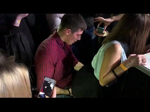 ❤️ Vera sekso en rusa noktoklubo. 18-jara rusa knabino en la anuso kaj vagino fikis en noktoklubo ❤️ Faka video  ĉe ni % eo.yespornpics-com.ru% ﹏